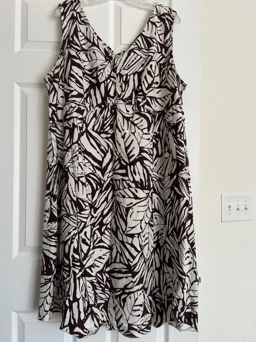 Avenue Black and White Leaf-Print Midi Dress